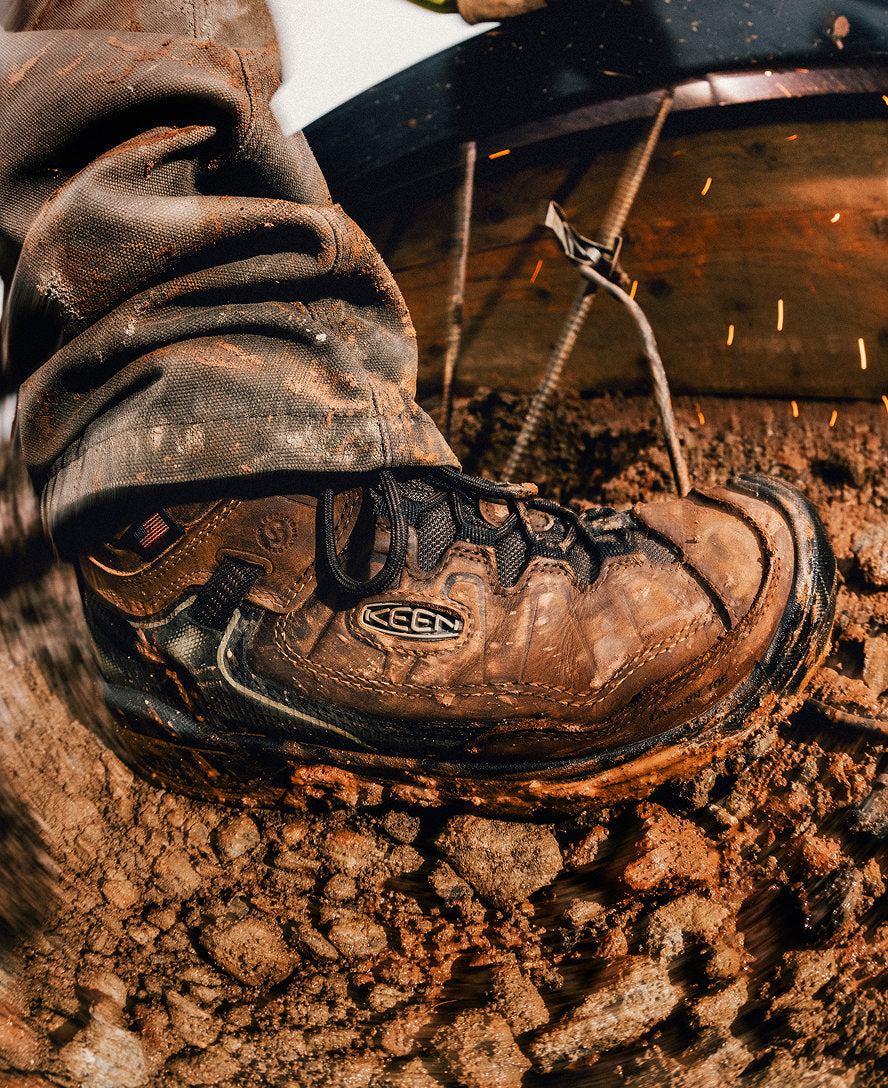 Men's Targhee IV Waterproof Work Boot (Carbon Toe) Dark Earth/Black / Keen