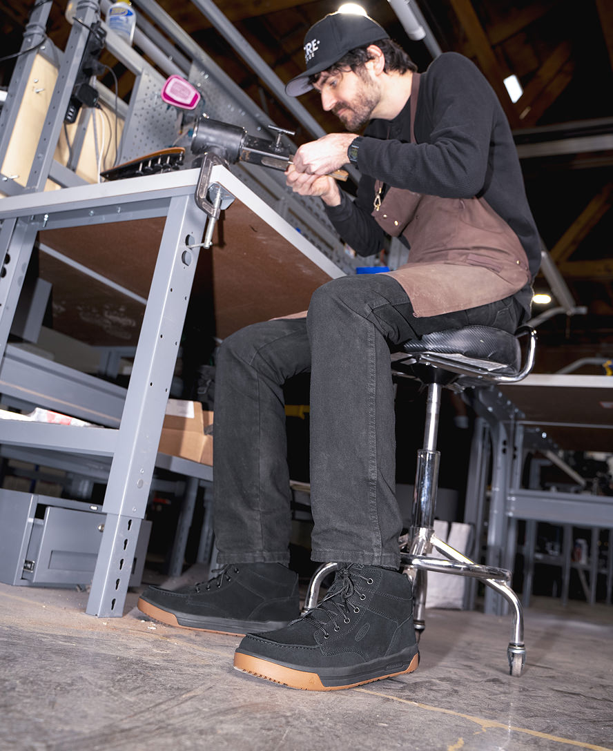 Men's Gibson Boot (Soft Toe) Black/Gum / Keen