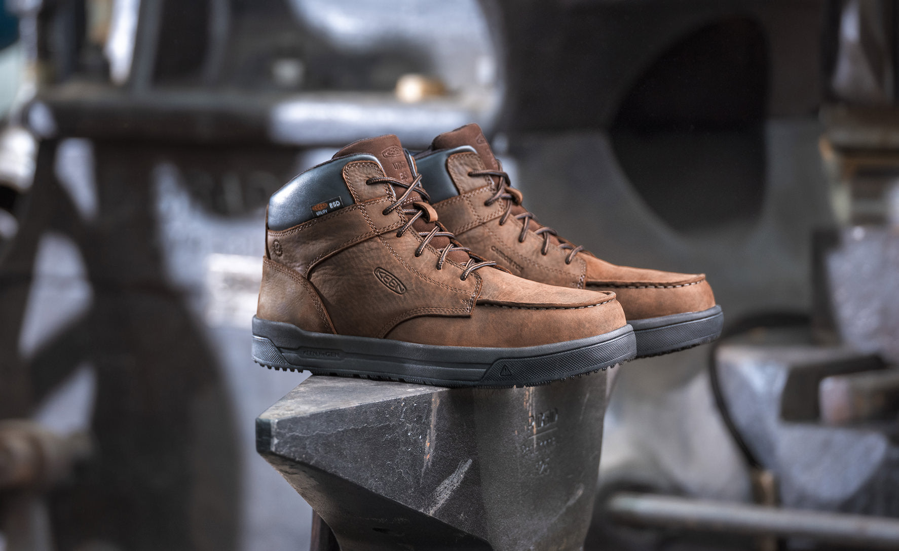 Men's Gibson ESD Boot (Carbon Toe) Cascade Brown/Black / Keen