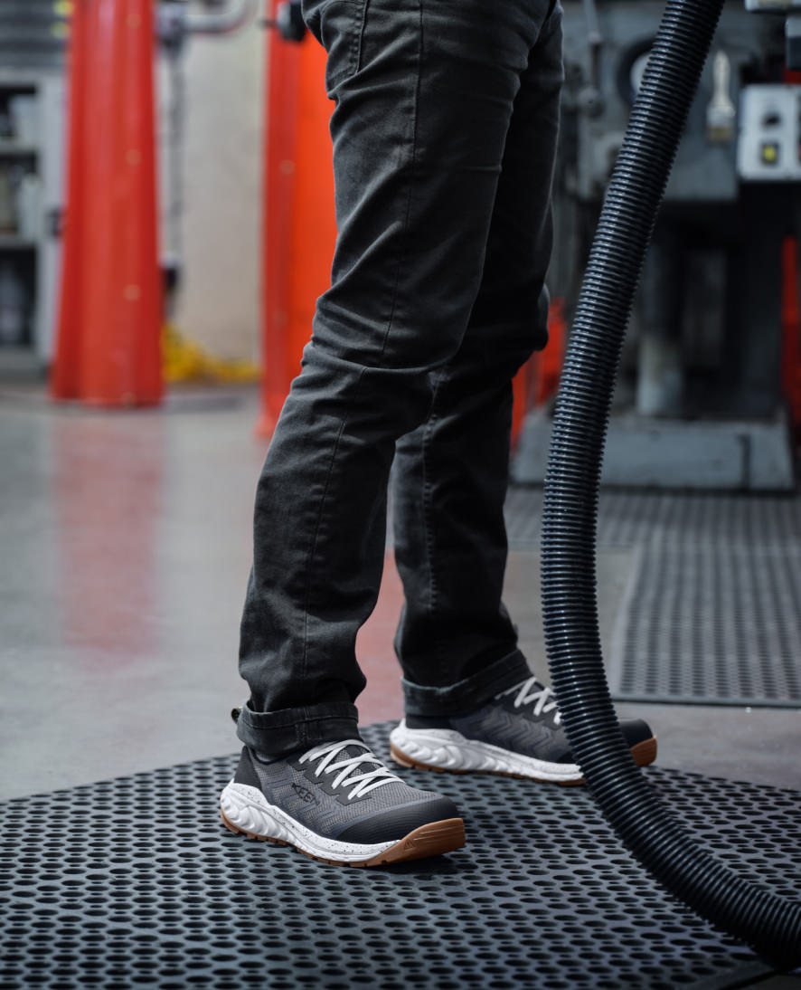 Men's Arvada Shift Work Sneaker (Carbon Toe) Martini Olive/Black / Keen