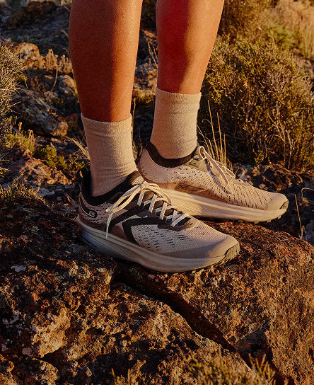 Men's Seek Trail Running Shoe Black/Sunset Sand / Keen