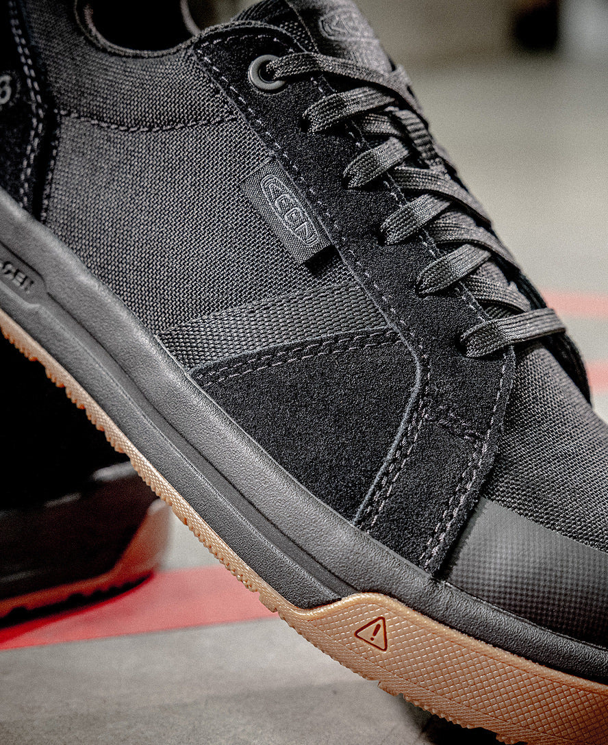 Women's Kenton Work Shoe (Carbon Toe) Black/Gum / Keen