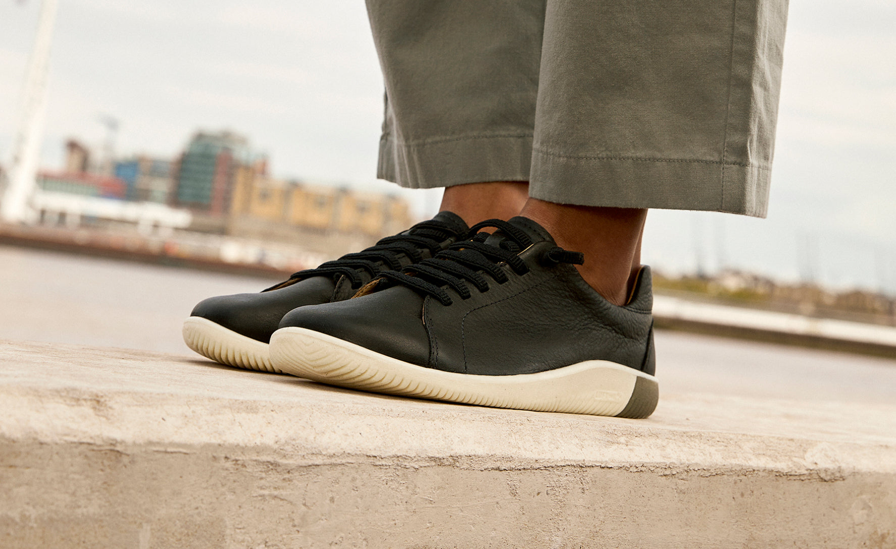 Women's KNX Leather Sneaker Black/Star White / Keen