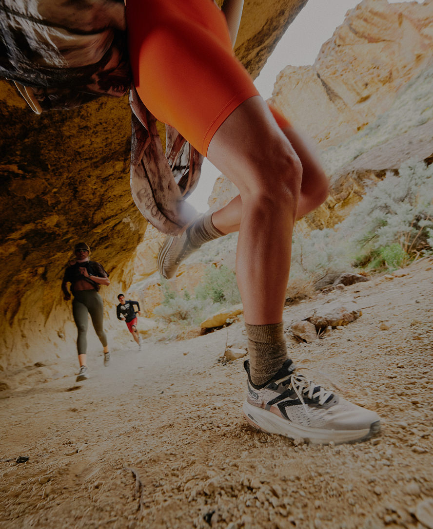 Women's Seek Trail Running Shoe Black/Sunset Sand / Keen